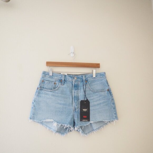 NWT Levi’s 501 Original Fit Buttonfly High Rise Light Wash Cut Off Denim Shorts - Picture 4 of 7